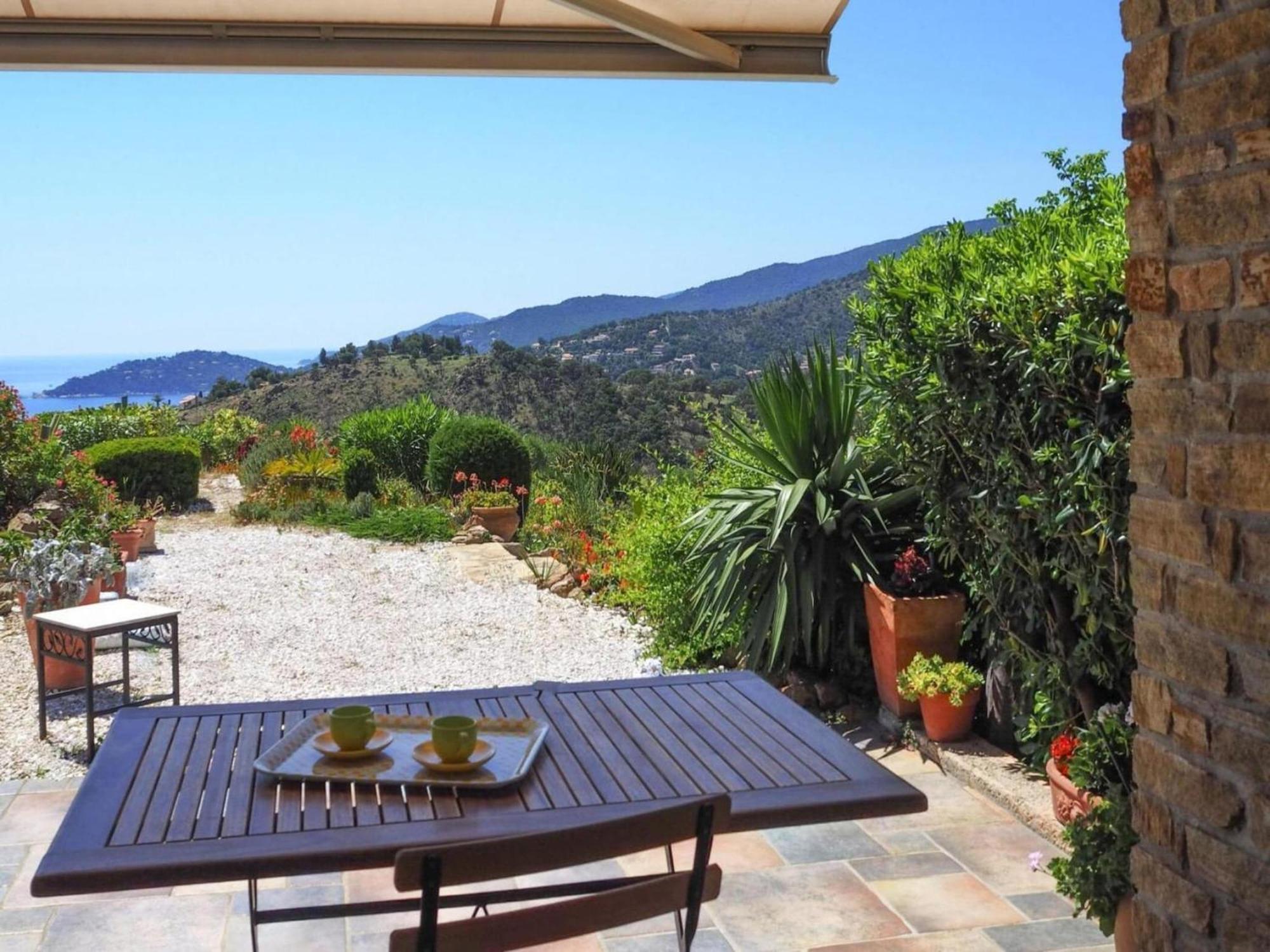 Pretty Tiny House With Sea View, Le Lavandou Kültér fotó