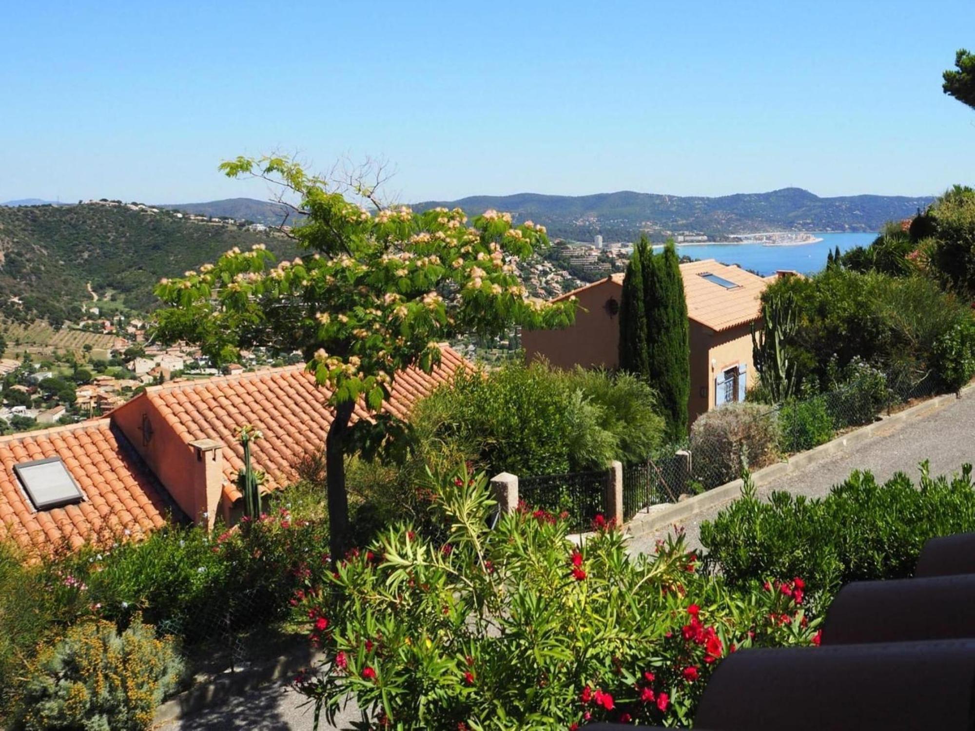 Pretty Tiny House With Sea View, Le Lavandou Kültér fotó