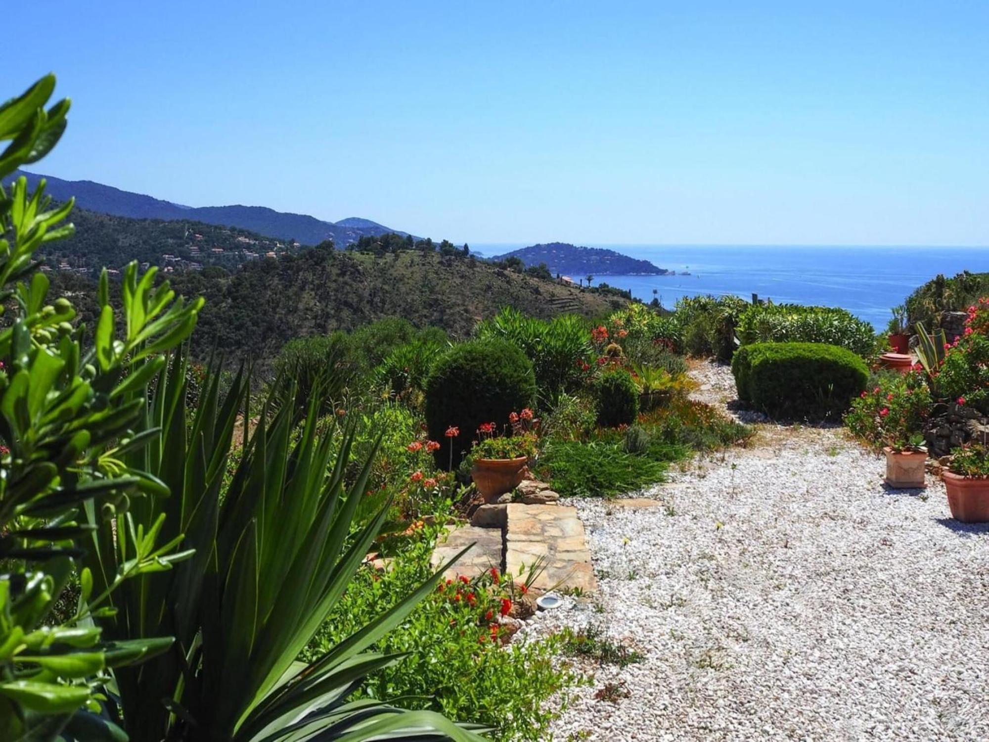 Pretty Tiny House With Sea View, Le Lavandou Kültér fotó