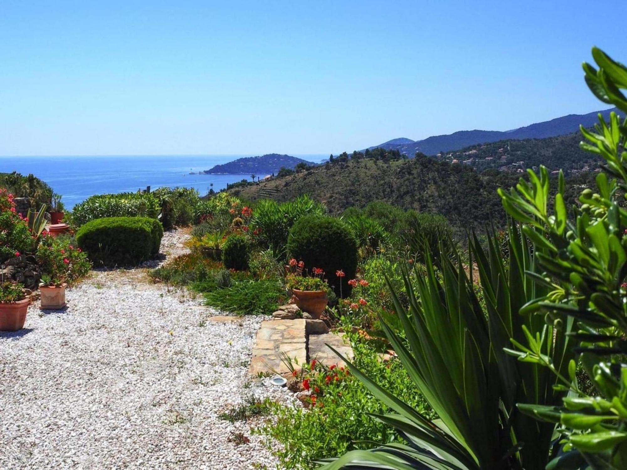 Pretty Tiny House With Sea View, Le Lavandou Kültér fotó